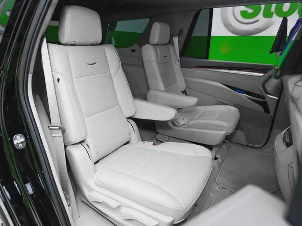 3 YEARS FREE SERVICE - WARRANTY, BRAND NEW SPORT PLATINUM ( THE HIGHEST SPEC ) ESCALADE
