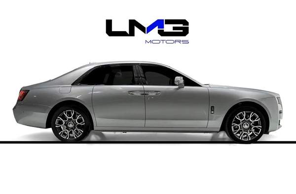 2024 ROLLS ROYCE GHOST BLACK BADGE | DELIVERY MILEAGE | STARLIGHT | REAR TVS | CARBON RIMS