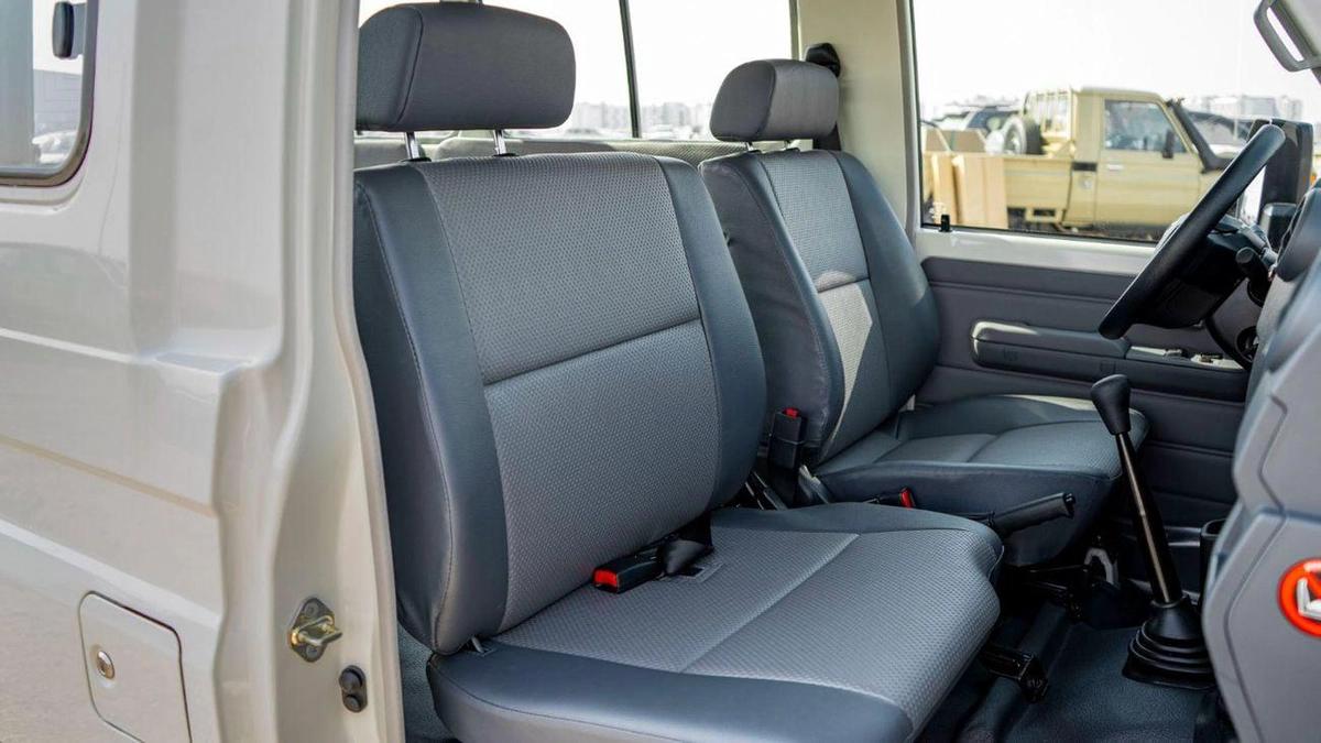 Toyota Land Cruiser 70 Toyota LC78 Hard Top 4.2L V6 Diesel MT MY2025 for export only-11-11