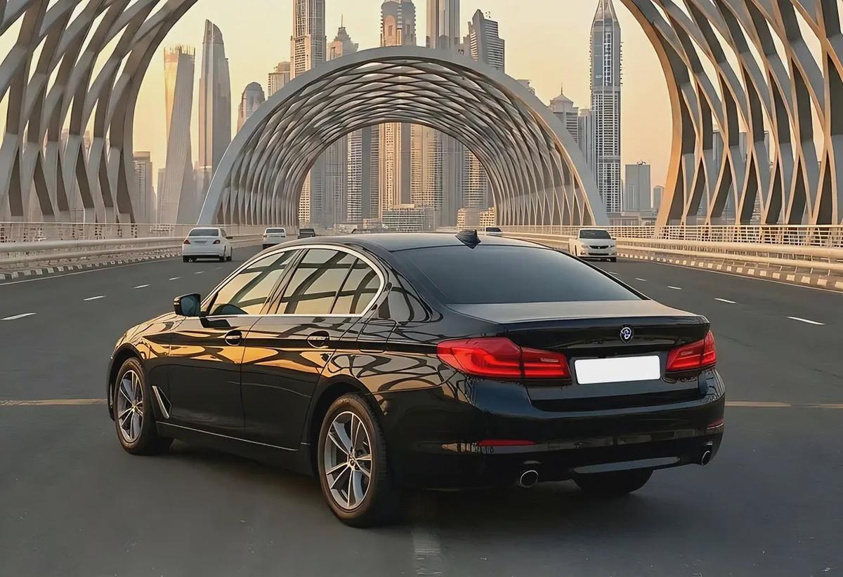AED 950 Per Month | 2020 BMW 520i | GCC Specs | V4 2.0L engine Twin Turbo-3-3