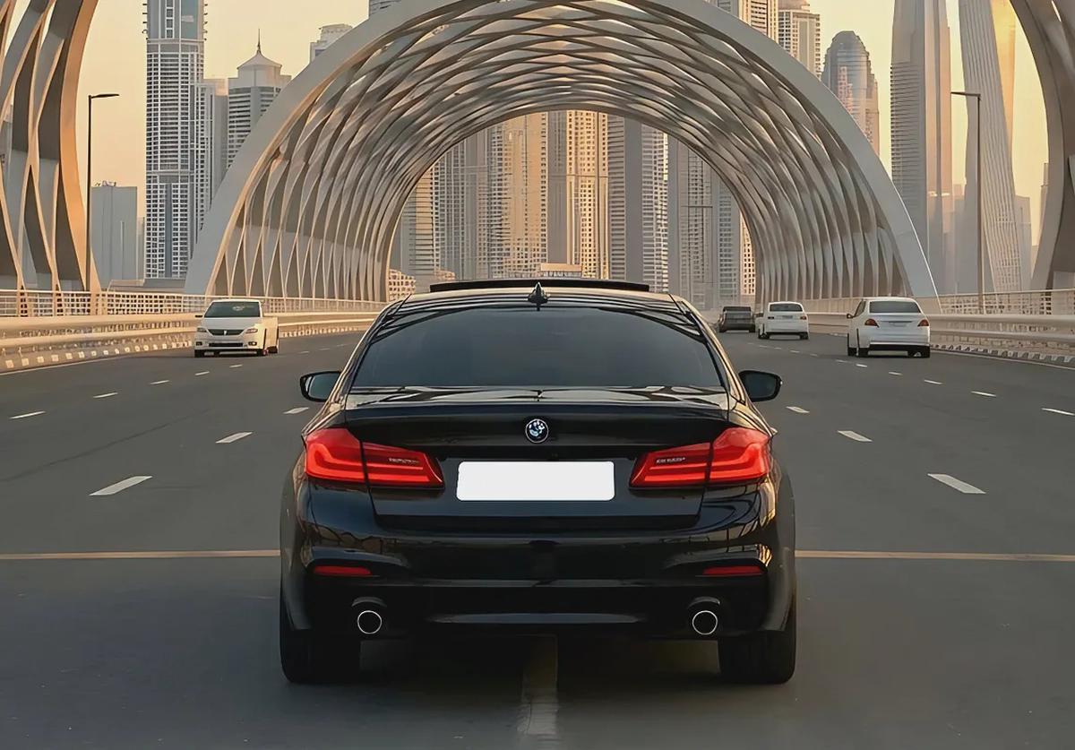 AED 950 Per Month | 2020 BMW 520i | GCC Specs | V4 2.0L engine Twin Turbo-4-4