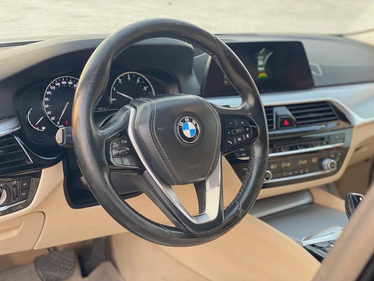 AED 950 Per Month | 2020 BMW 520i | GCC Specs | V4 2.0L engine Twin Turbo-7-7