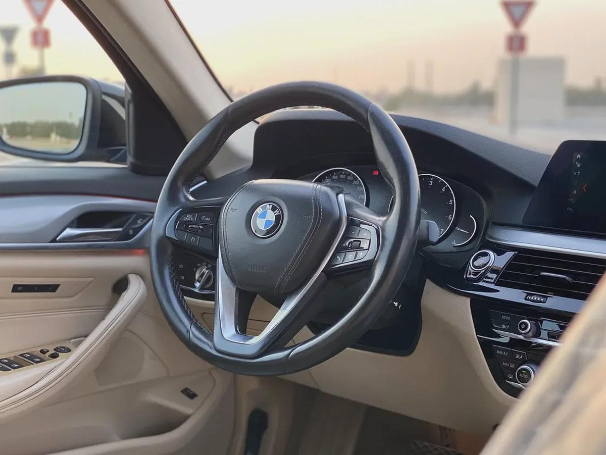 AED 950 Per Month | 2020 BMW 520i | GCC Specs | V4 2.0L engine Twin Turbo-9-9