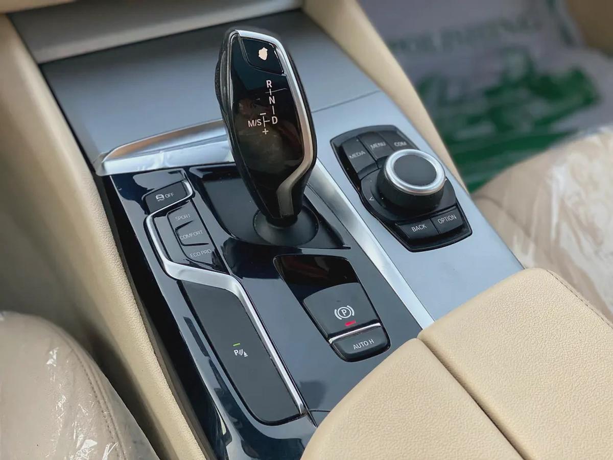 AED 950 Per Month | 2020 BMW 520i | GCC Specs | V4 2.0L engine Twin Turbo-11-11