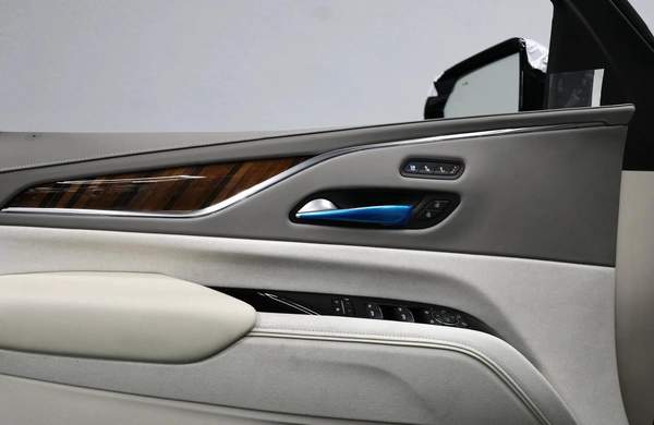 GCC | Cadillac Escalade 600
