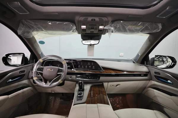 GCC | Cadillac Escalade 600