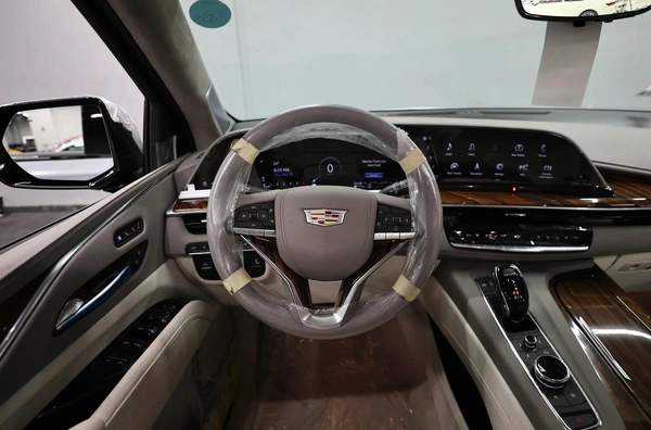 GCC | Cadillac Escalade 600