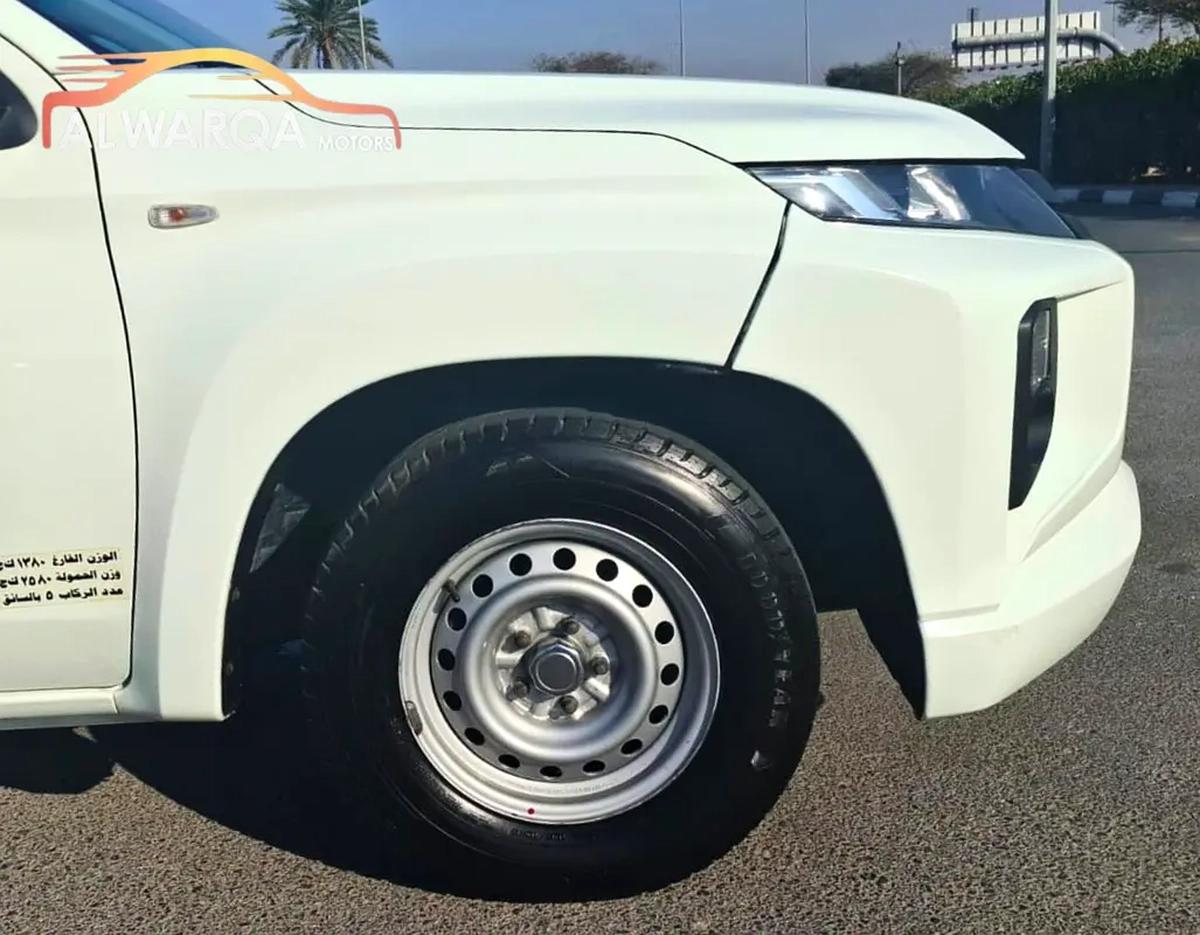 Mitsubishi L200 Double Cab GLX-2-2