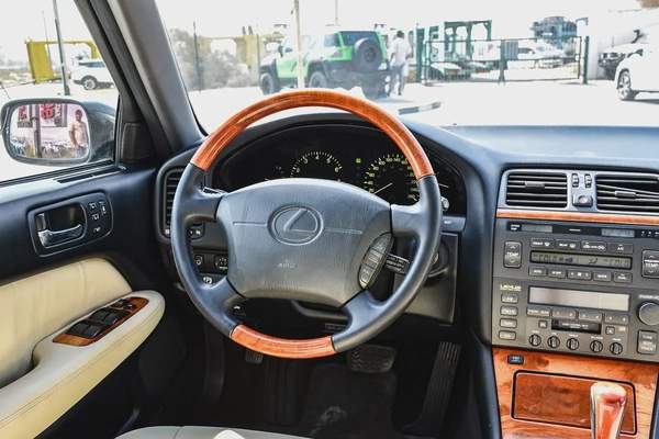 1998 - LEXUS LS400 - SUPER CLEAN - ONLY 89,000 KM