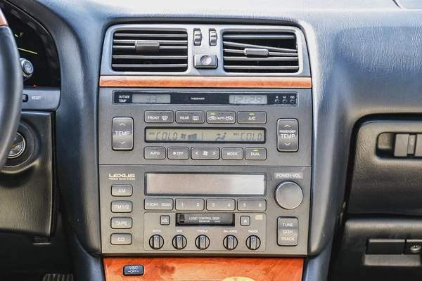 1998 - LEXUS LS400 - SUPER CLEAN - ONLY 89,000 KM