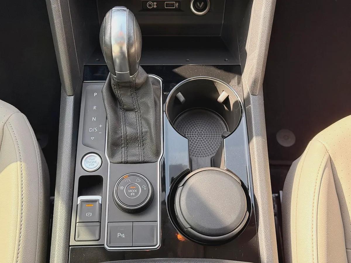 Volkswagen Teramont SE V6 3.6 2019 Model GCC Specs With Full Service History In Perfect Condition-16-16