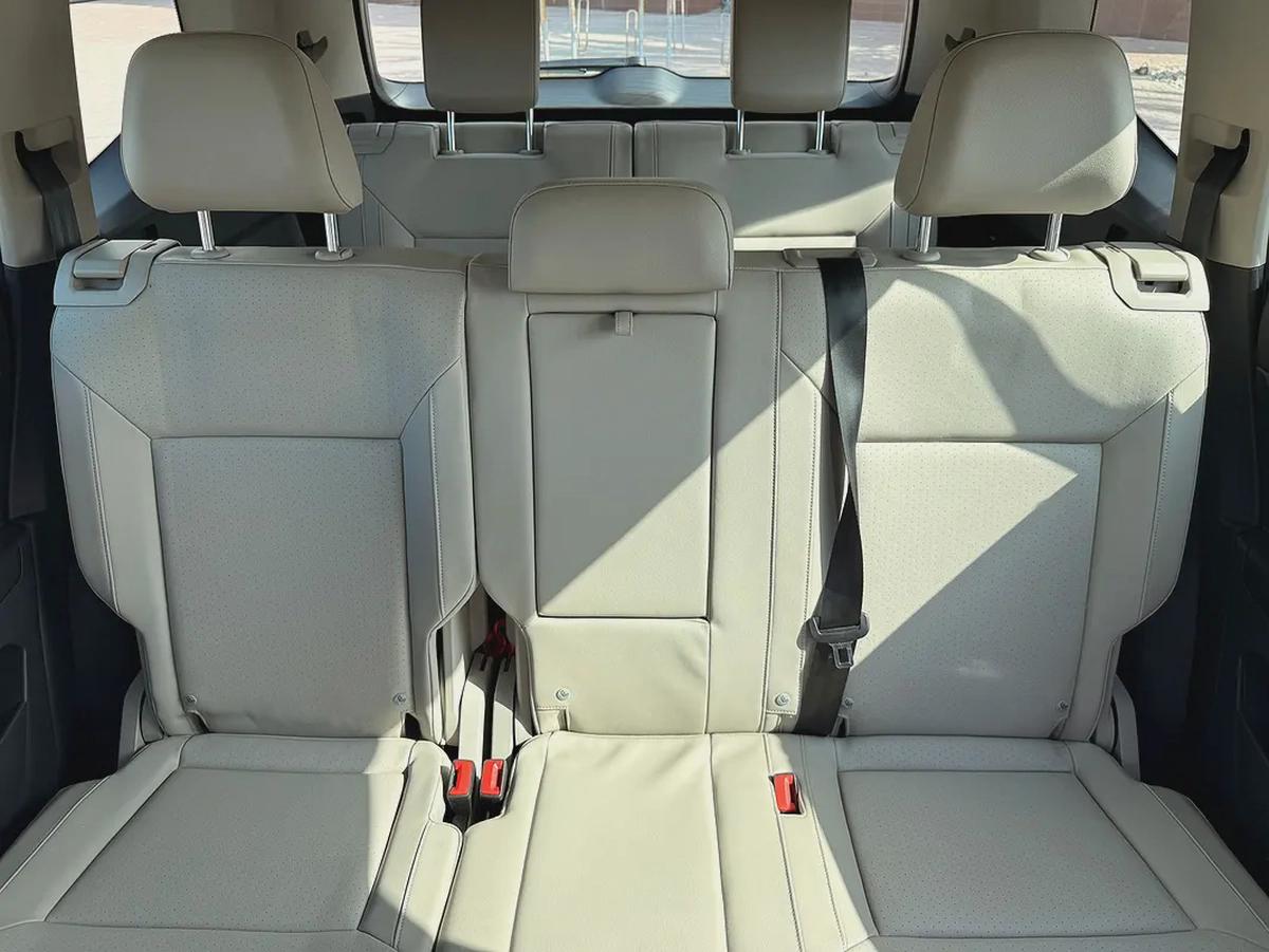 Volkswagen Teramont SE V6 3.6 2019 Model GCC Specs With Full Service History In Perfect Condition-17-17