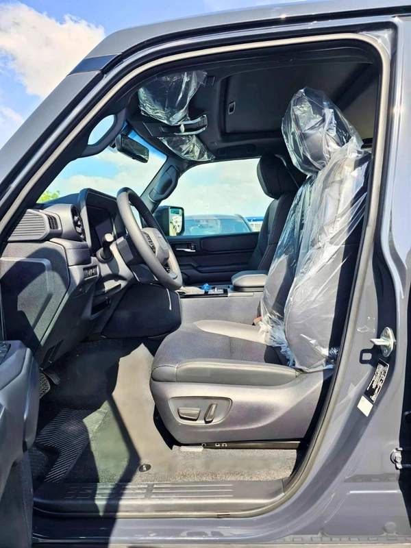 Toyota Prado ALL ROUNDER MID OPTION ||2.8L DIESEL V4|| LETHAER WITH DRIVER PWR SEAT ||SUNROOF