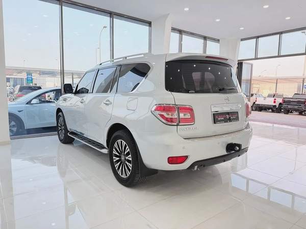 نيسان باترول بلاتينيوم سته سلندر V6 فضي / زعفراني خليجي Nissan Patrol SE Platinum 2017 - GCC Specs