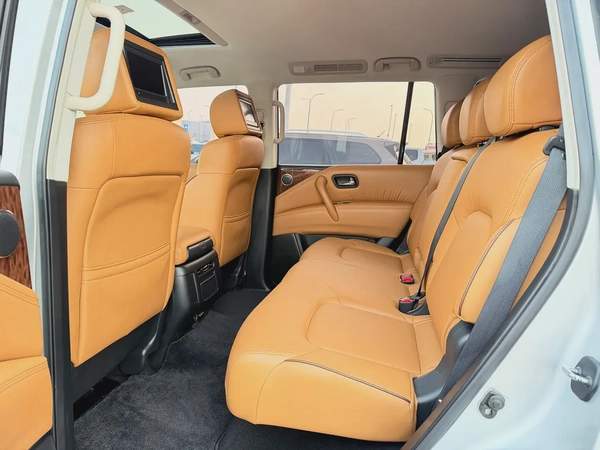 نيسان باترول بلاتينيوم سته سلندر V6 فضي / زعفراني خليجي Nissan Patrol SE Platinum 2017 - GCC Specs