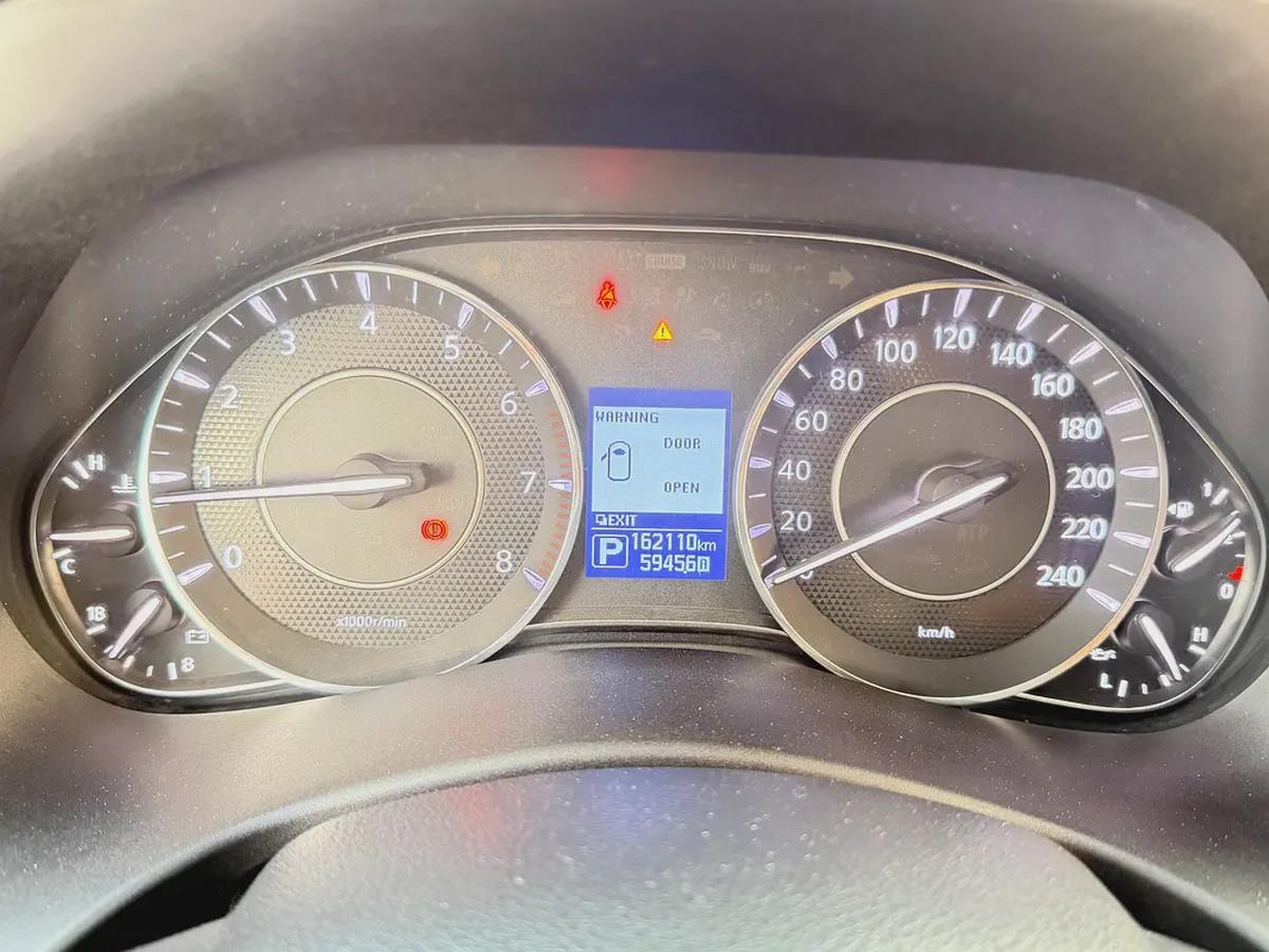 نيسان باترول بلاتينيوم سته سلندر V6 فضي / زعفراني خليجي Nissan Patrol SE Platinum 2017 - GCC Specs-10-10