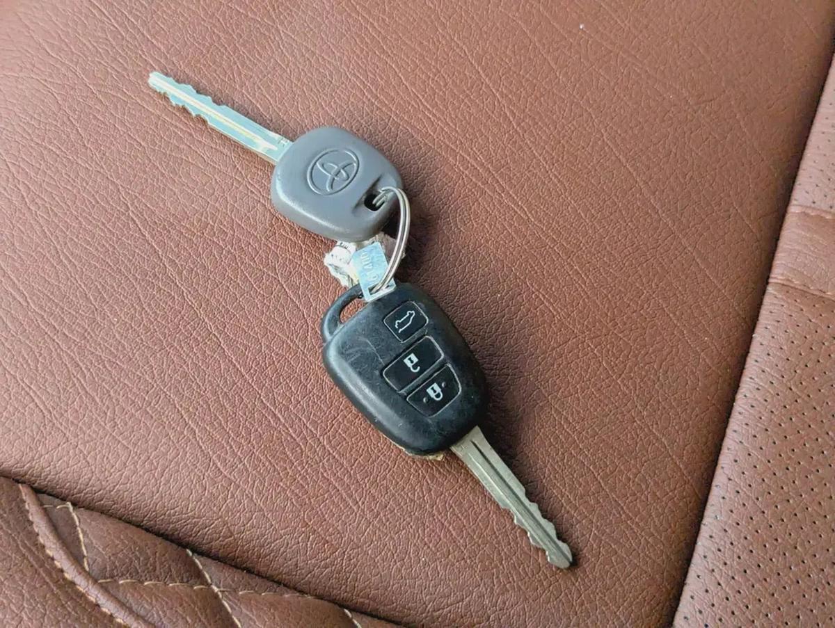 TOYOTA PRADO 2020 GCC V4 2.7L ACCIDENT FREE IN EXCELLENT CONDITION-8-8