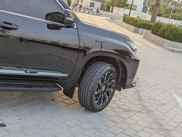 TOYOTA PRADO 2020 GCC V4 2.7L ACCIDENT FREE IN EXCELLENT CONDITION