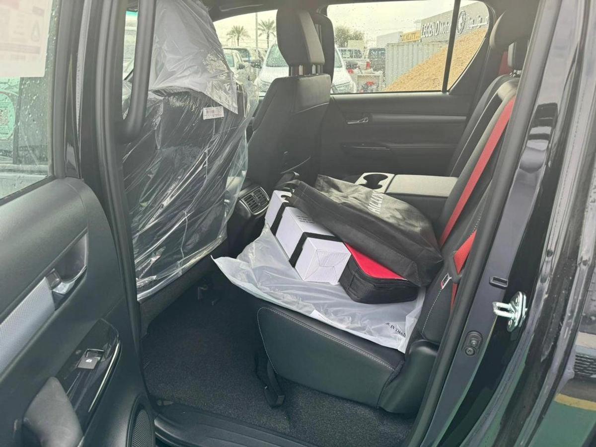 Toyota Hilux GR Sport 4.0L 2025 MODEL-6-6