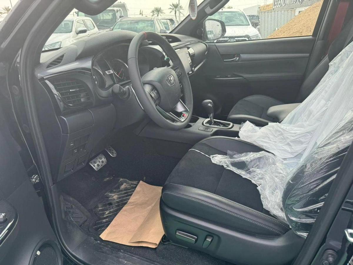 Toyota Hilux GR Sport 4.0L 2025 MODEL-7-7