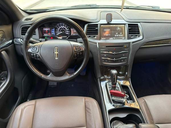 Gulf Specs 2014 LINCOLN MKS High-Line 3.7Litre V6 (Agency Serviced)