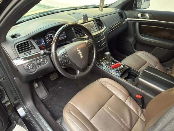 Gulf Specs 2014 LINCOLN MKS High-Line 3.7Litre V6 (Agency Serviced)