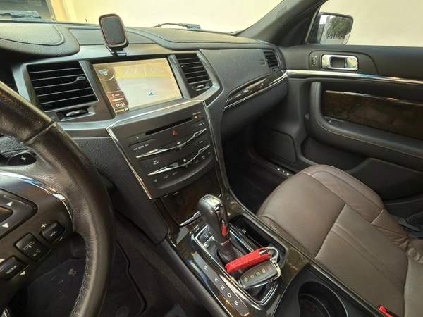 Gulf Specs 2014 LINCOLN MKS High-Line 3.7Litre V6 (Agency Serviced)