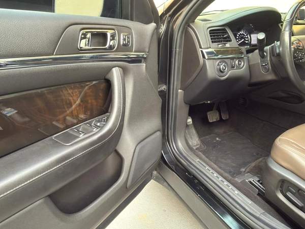 Gulf Specs 2014 LINCOLN MKS High-Line 3.7Litre V6 (Agency Serviced)