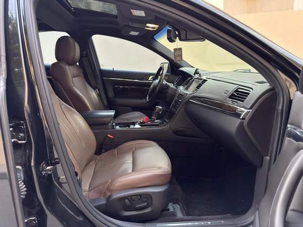 Gulf Specs 2014 LINCOLN MKS High-Line 3.7Litre V6 (Agency Serviced)