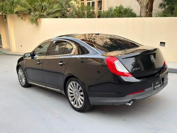 Gulf Specs 2014 LINCOLN MKS High-Line 3.7Litre V6 (Agency Serviced)