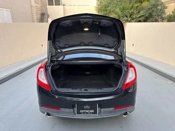 Gulf Specs 2014 LINCOLN MKS High-Line 3.7Litre V6 (Agency Serviced)