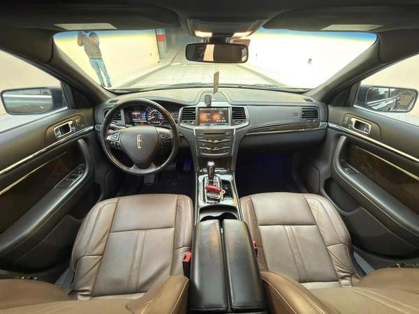 Gulf Specs 2014 LINCOLN MKS High-Line 3.7Litre V6 (Agency Serviced)