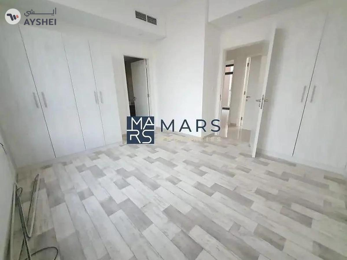 Corner unit / prime location / 3 BR VILLA /HOT PROPERTY for sale-1-1