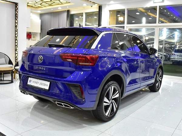 Volkswagen T-ROC R-Line ( 2023 Model ) in Blue Color GCC Specs