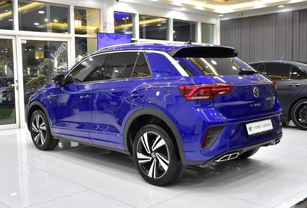 Volkswagen T-ROC R-Line ( 2023 Model ) in Blue Color GCC Specs