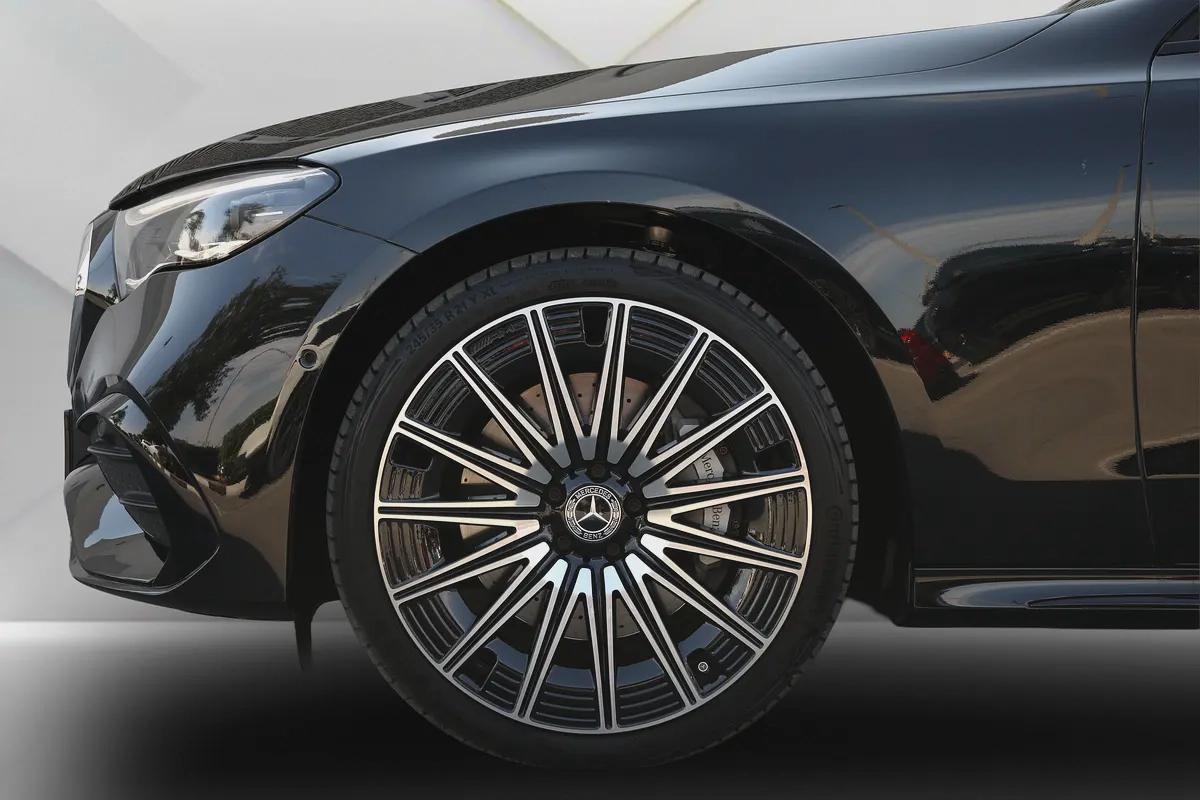 MERCEDES BENZ E 300 - 2024 - GCC - GARGASH WARRANTY + SERVICE CONTRACT - ORIGINAL PAINT-6-6