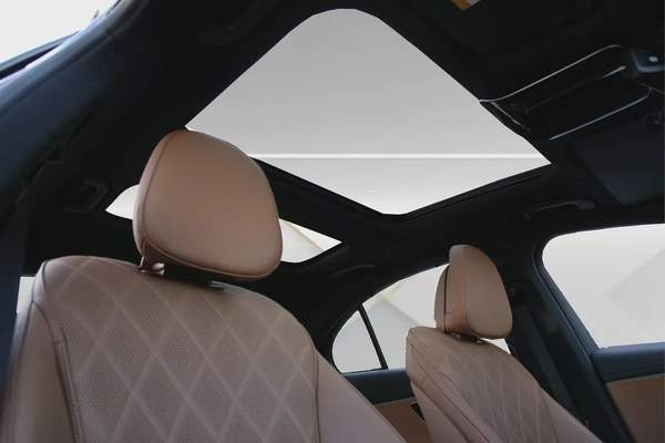 MERCEDES BENZ E 300 - 2024 - GCC - GARGASH WARRANTY + SERVICE CONTRACT - ORIGINAL PAINT