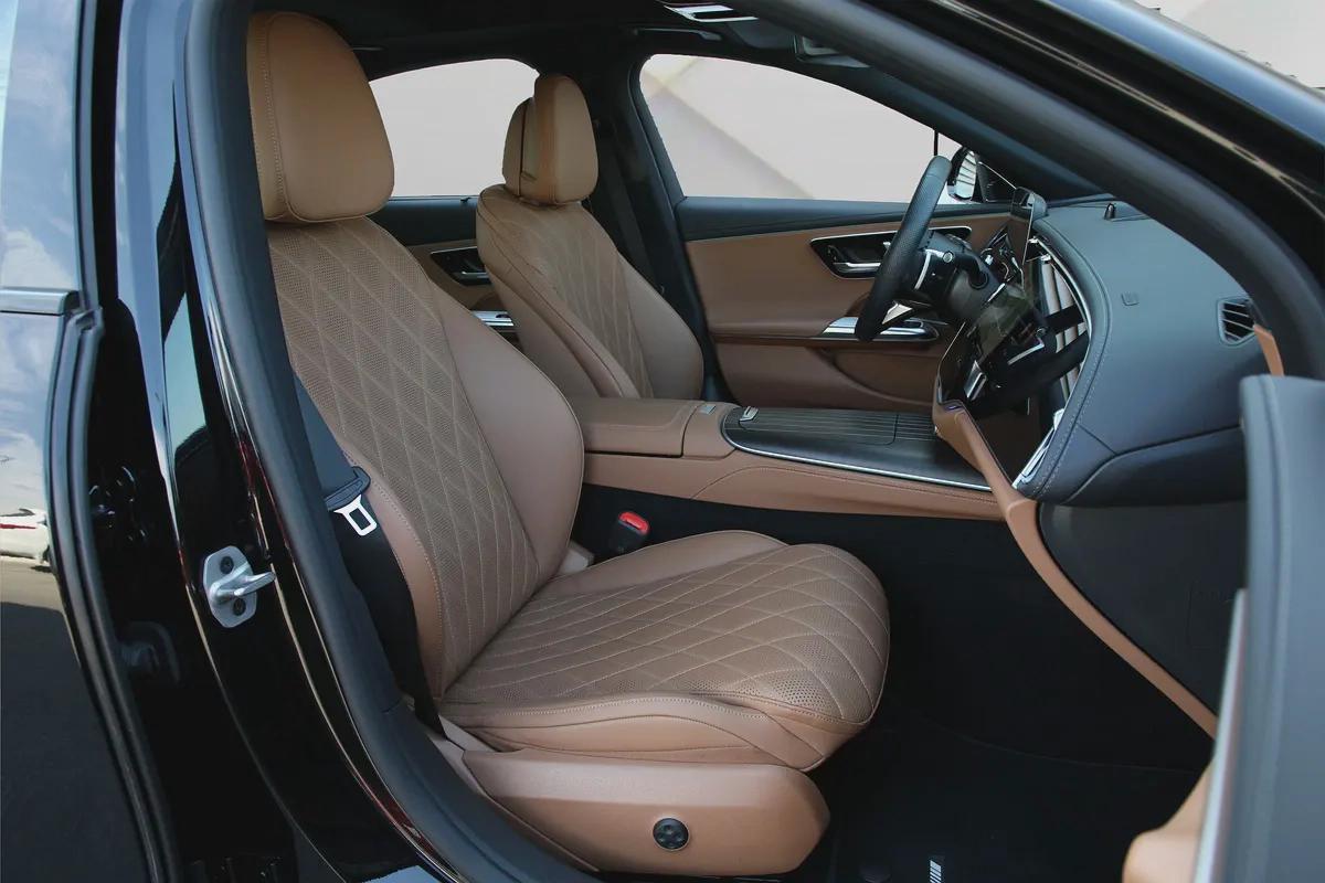 MERCEDES BENZ E 300 - 2024 - GCC - GARGASH WARRANTY + SERVICE CONTRACT - ORIGINAL PAINT-10-10