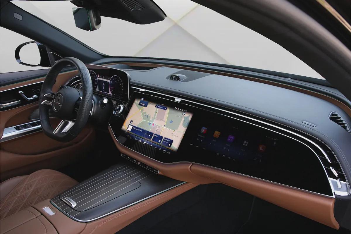 MERCEDES BENZ E 300 - 2024 - GCC - GARGASH WARRANTY + SERVICE CONTRACT - ORIGINAL PAINT-11-11