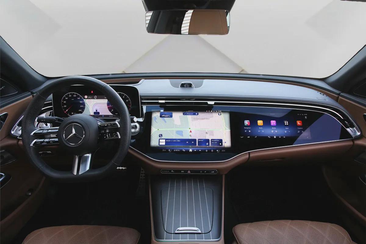 MERCEDES BENZ E 300 - 2024 - GCC - GARGASH WARRANTY + SERVICE CONTRACT - ORIGINAL PAINT-12-12