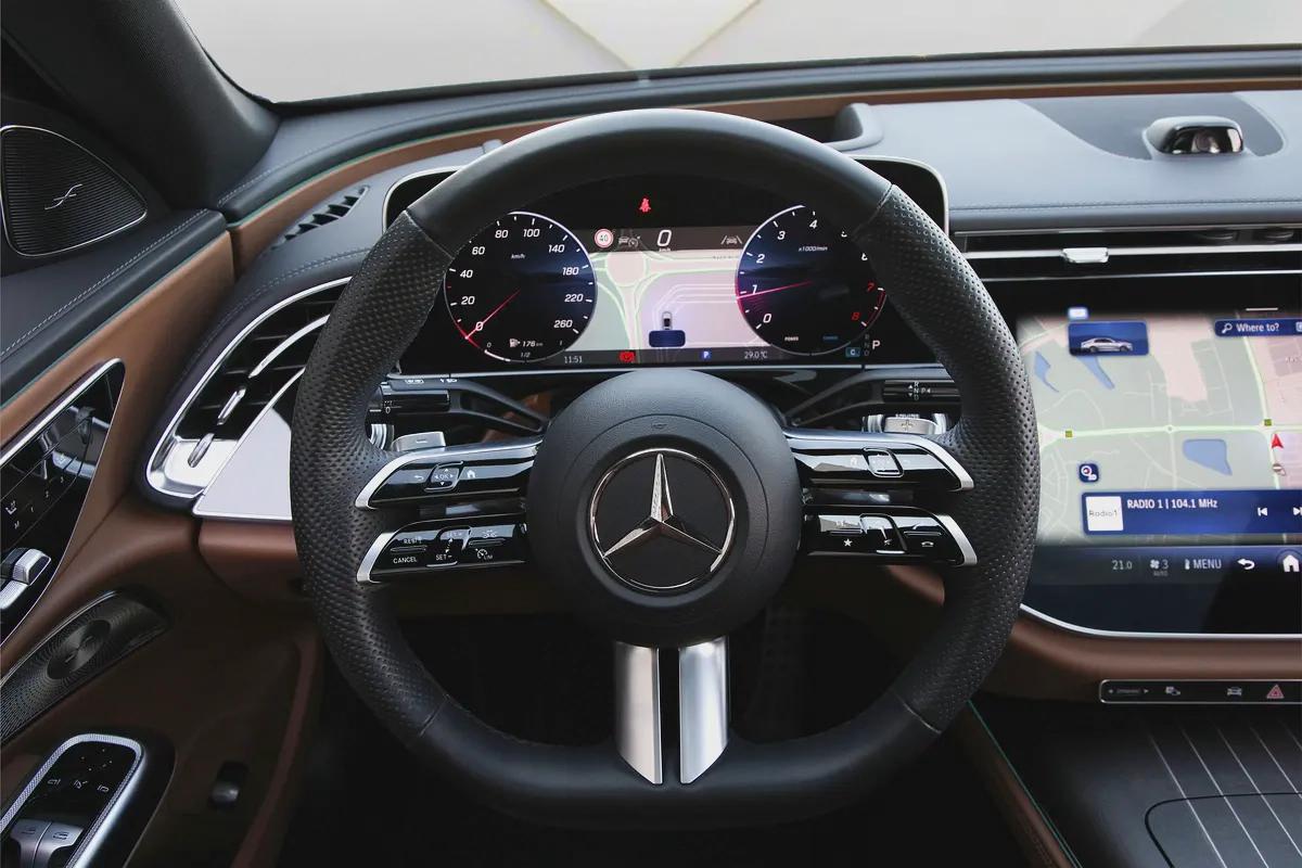 MERCEDES BENZ E 300 - 2024 - GCC - GARGASH WARRANTY + SERVICE CONTRACT - ORIGINAL PAINT-14-14