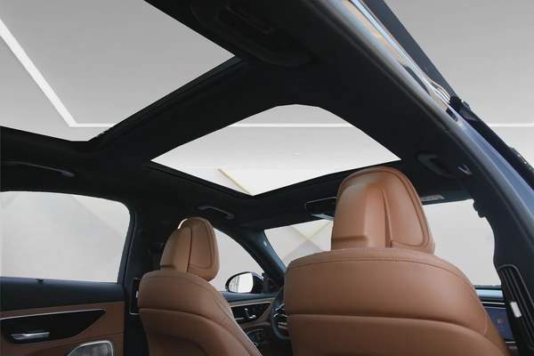 MERCEDES BENZ E 300 - 2024 - GCC - GARGASH WARRANTY + SERVICE CONTRACT - ORIGINAL PAINT