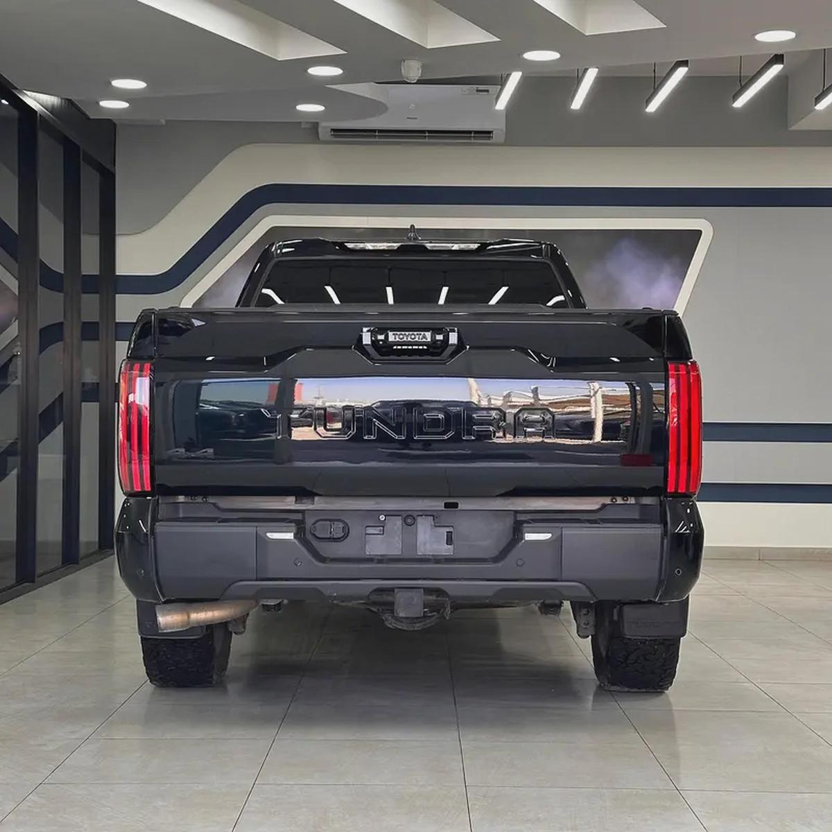 2024 Toyota Tundra Limited hybrid-4-4