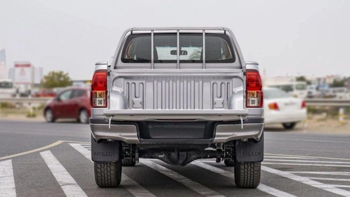 Toyota Hilux Toyota hilux 2.4L diesel mid option p.w MY24 for export only-1-1