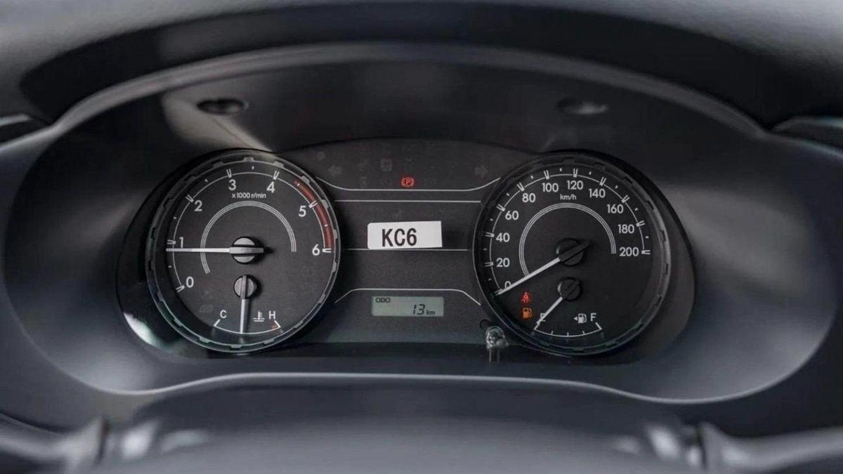 Toyota Hilux Toyota hilux 2.4L diesel mid option p.w MY24 for export only-4-4