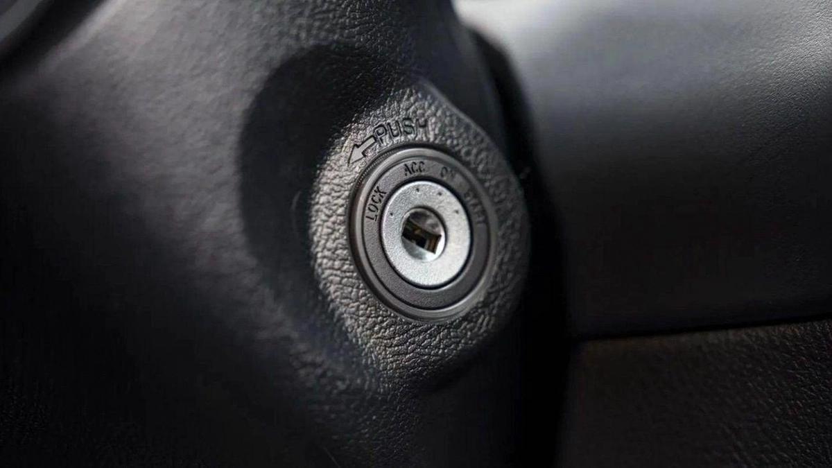 Toyota Hilux Toyota hilux 2.4L diesel mid option p.w MY24 for export only-5-5