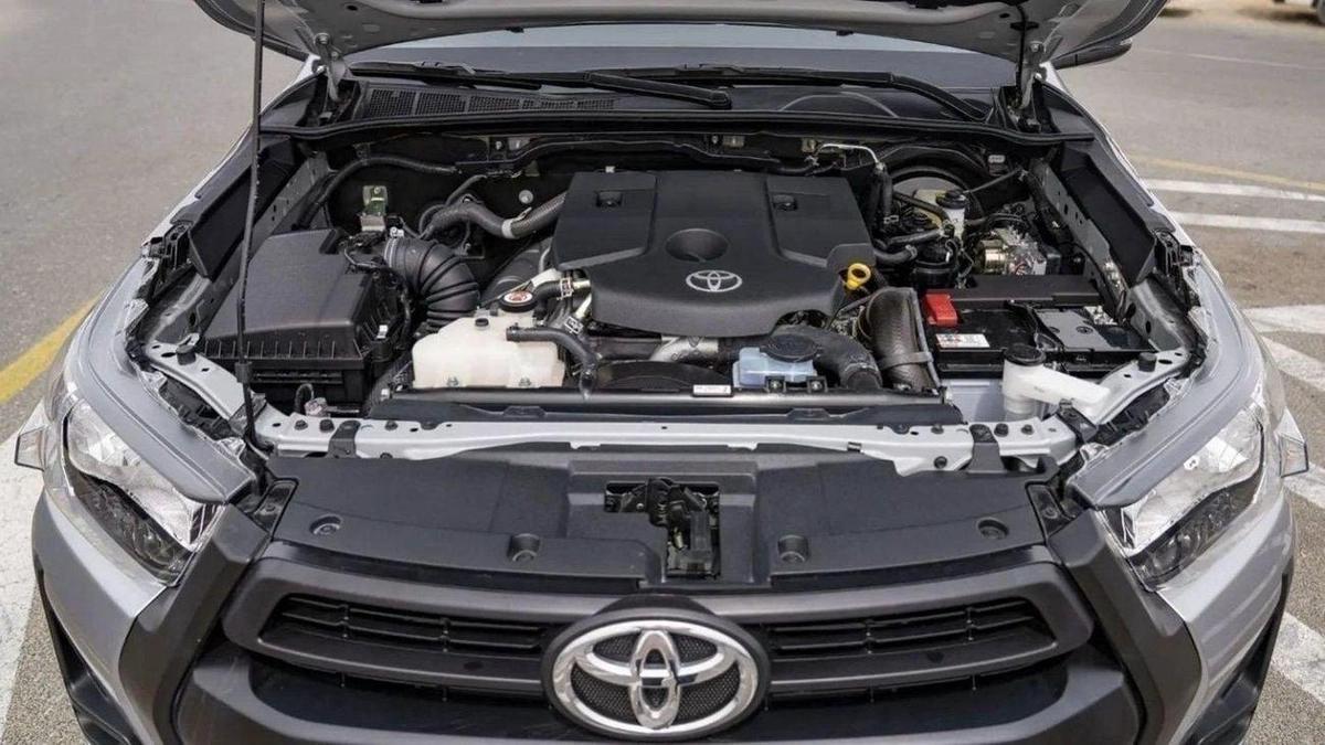 Toyota Hilux Toyota hilux 2.4L diesel mid option p.w MY24 for export only-9-9