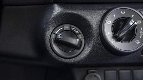 Toyota Hilux Toyota hilux 2.4L diesel mid option p.w MY24 for export only