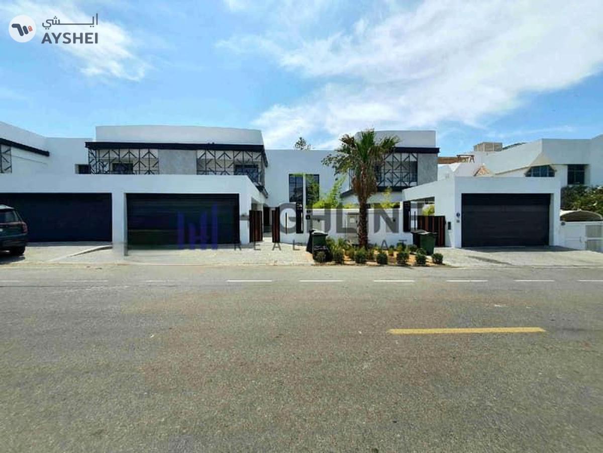 Exclusive 4-Bedroom Luxury Villa Near the Beach-0-landscape