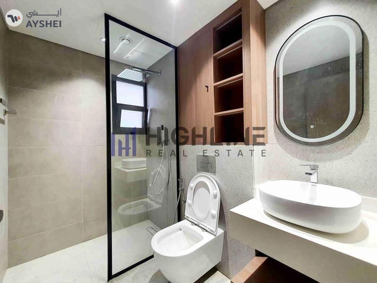 Exclusive 4-Bedroom Luxury Villa Near the Beach-8-8